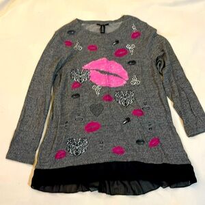 XL Style & Co. Lips long sleeved Lips shirt embellished with studs